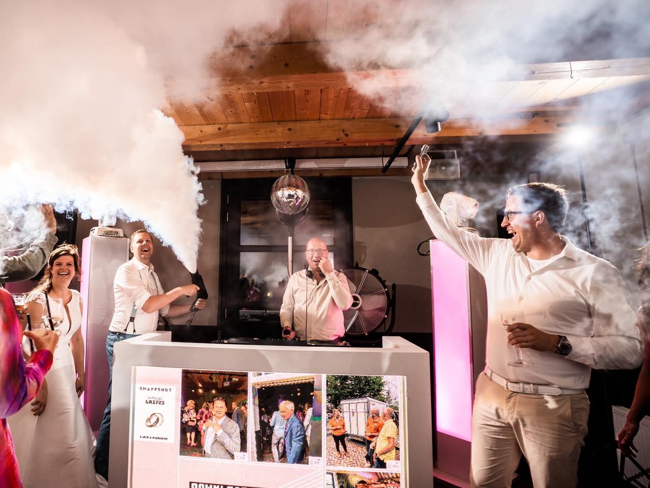 de-vriendelijkedjs met een photobooth