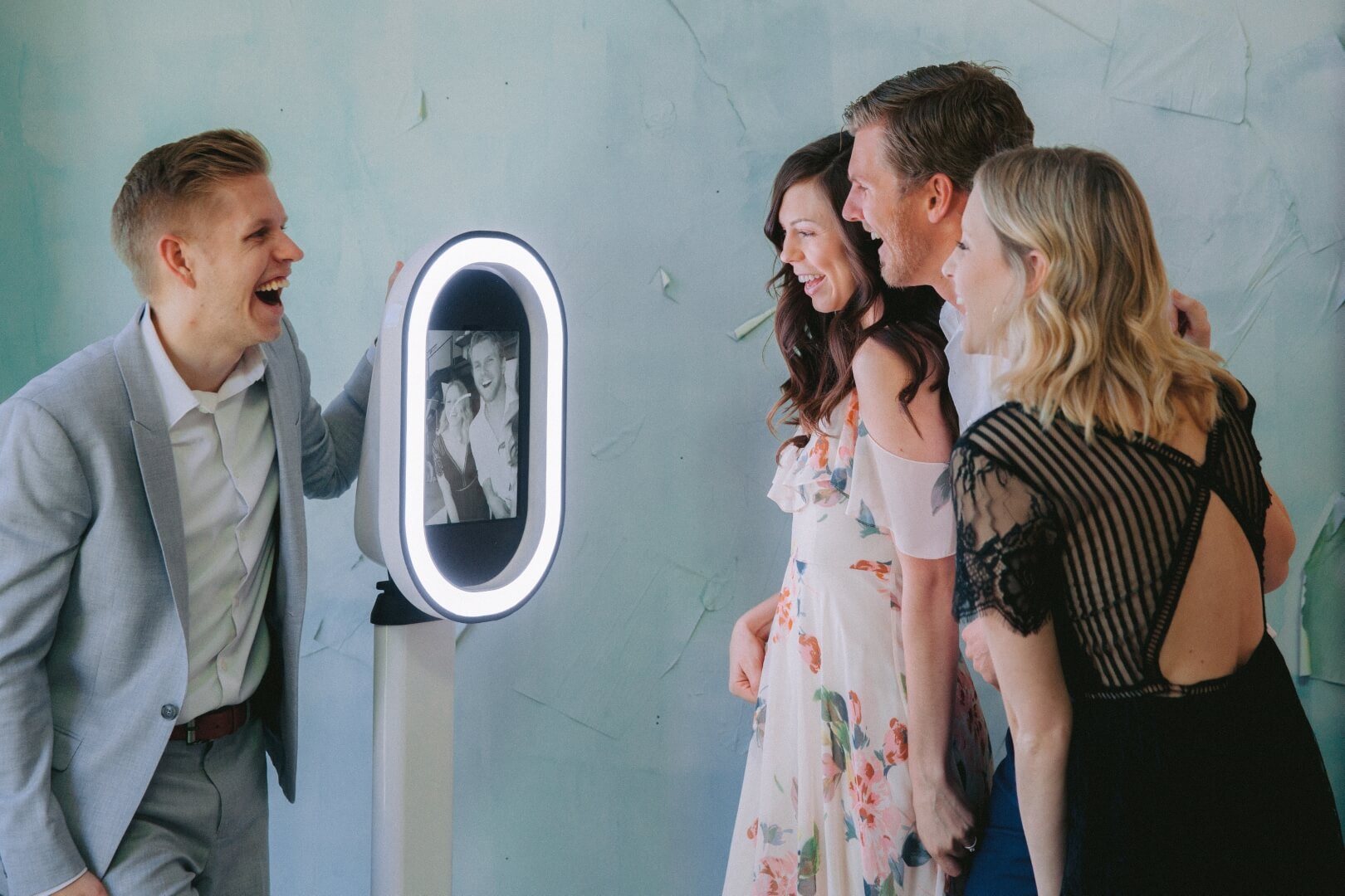 Lachen voor de photobooth tie staat in Amsterdam